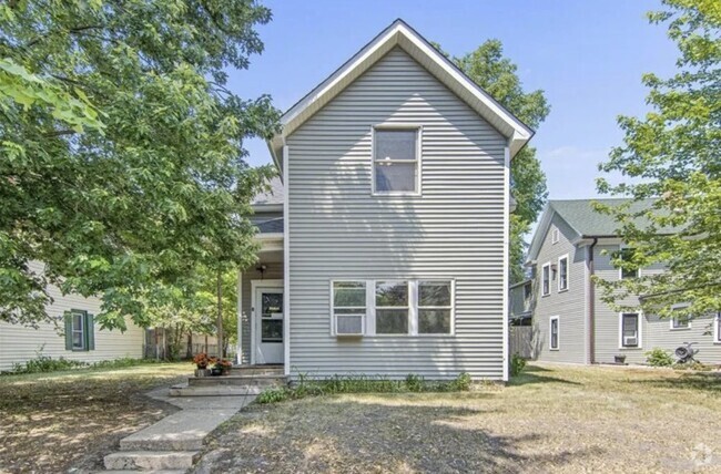 Building Photo - 2314 2nd St NE Unit 2 Rental