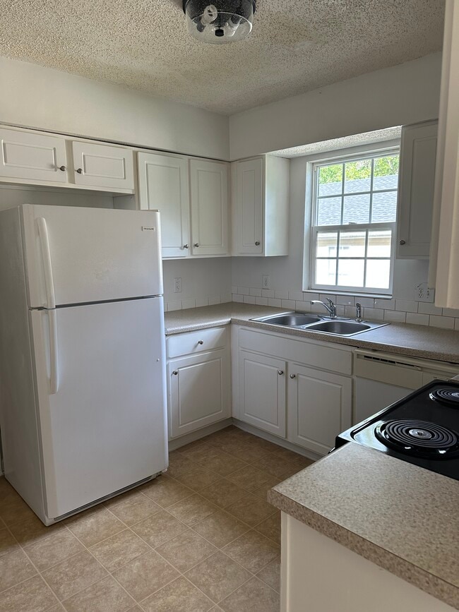 Photo - 3939 McIntosh St