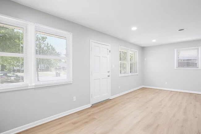 Photo - 603 Woodford St