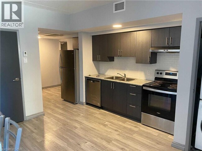 Photo - 275F Larch St Unit 203