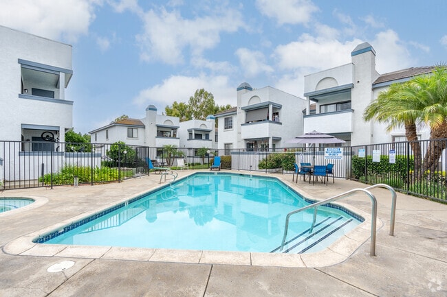 Building Photo - Casa Blanca Rental
