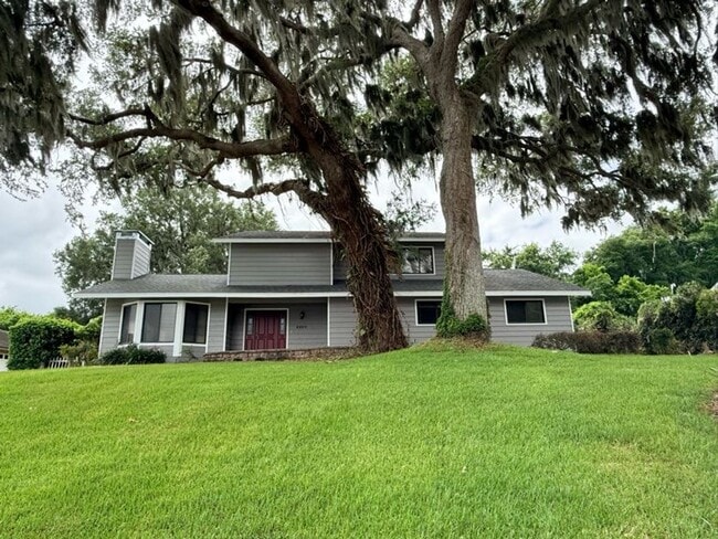 Building Photo - Large and Stunning 2700sqft Newly Renovated 3BR 3BTH!