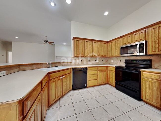 Photo - 1100 Park Gln