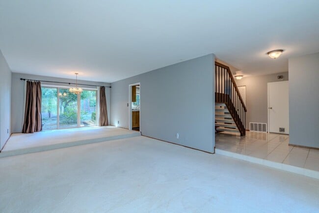 Photo - 985 Big Bend Dr