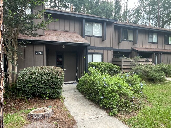 Photo - Large partially furnished townhome - WON'T LAST