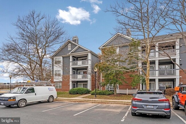 Building Photo - 20320 Beechwood Terrace Unit 203