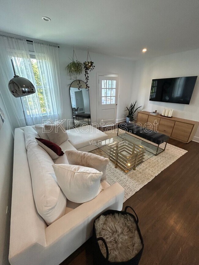 128 Peachtree Memorial Dr NW Unit 4