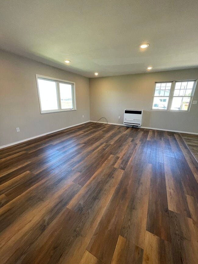 Photo - 2555 Valley Dr