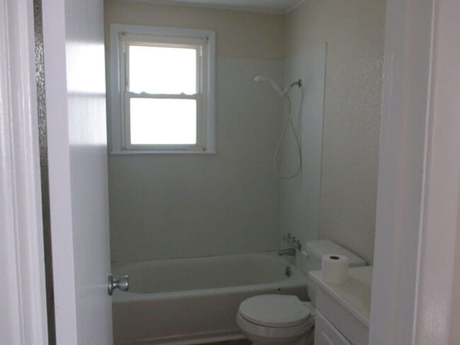 Photo - Nice two bedroom one bath duplex that is c...