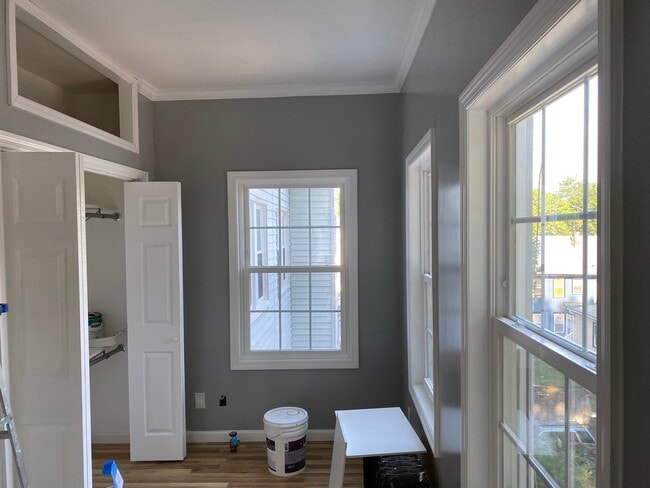 Building Photo - 349 Warwick Ave Unit 2nd