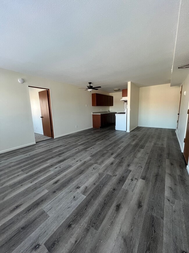 Sala de estar y comedor - Trailside Apartments