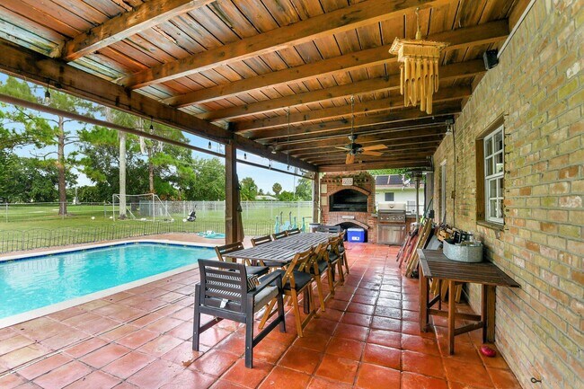 Photo - 3179 Hoylake Rd