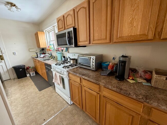 Building Photo - 209 Chestnut Hill Ave Unit 1