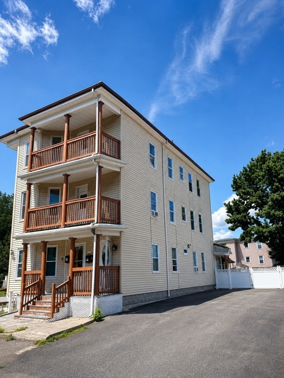 Building Photo - 221 W Harvard St Unit 3