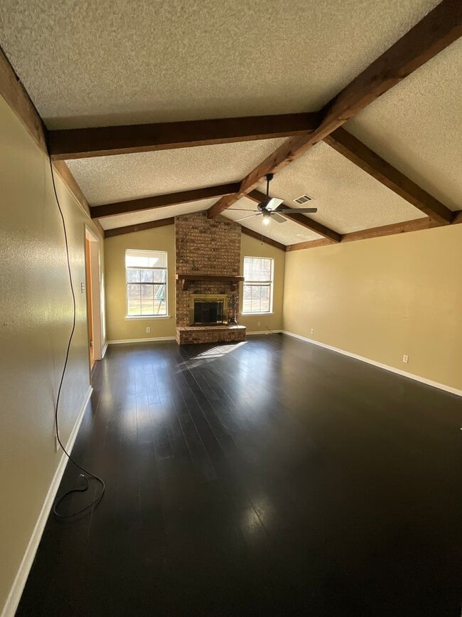 Photo - 213 Old Oak Ln