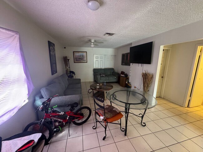 Photo - 2-Bedroom, 1-Bathroom Duplex in Tampa (MOV...