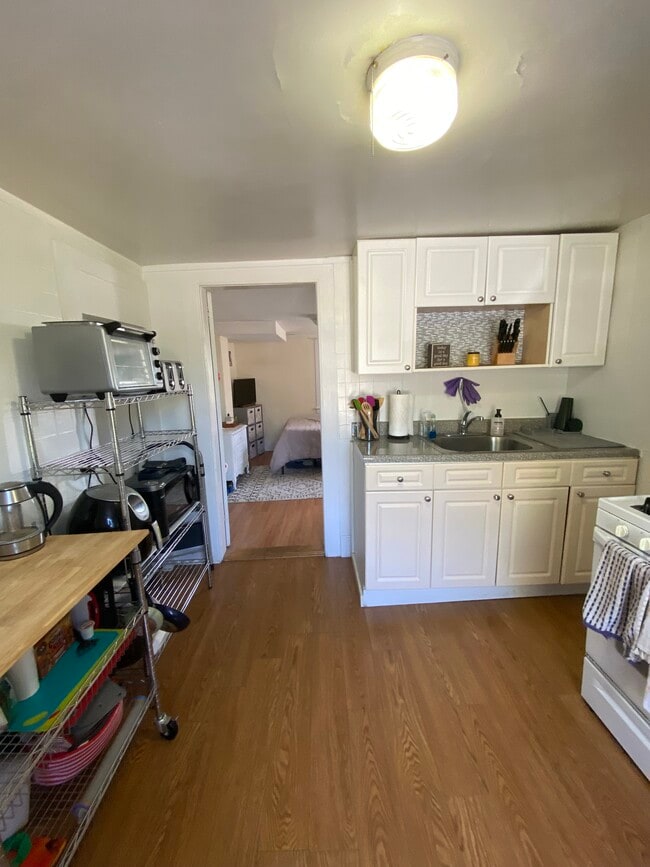 kitchen - 81 Cedar St Unit Duplex