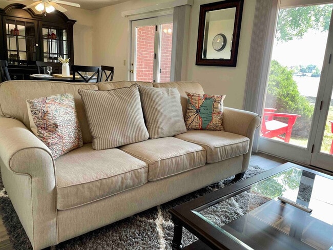 Building Photo - 1335 Summit Ave