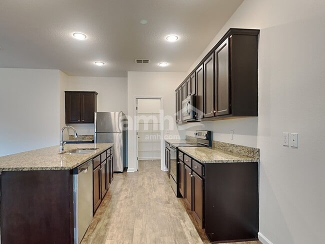 Photo - 4878 St James Ln