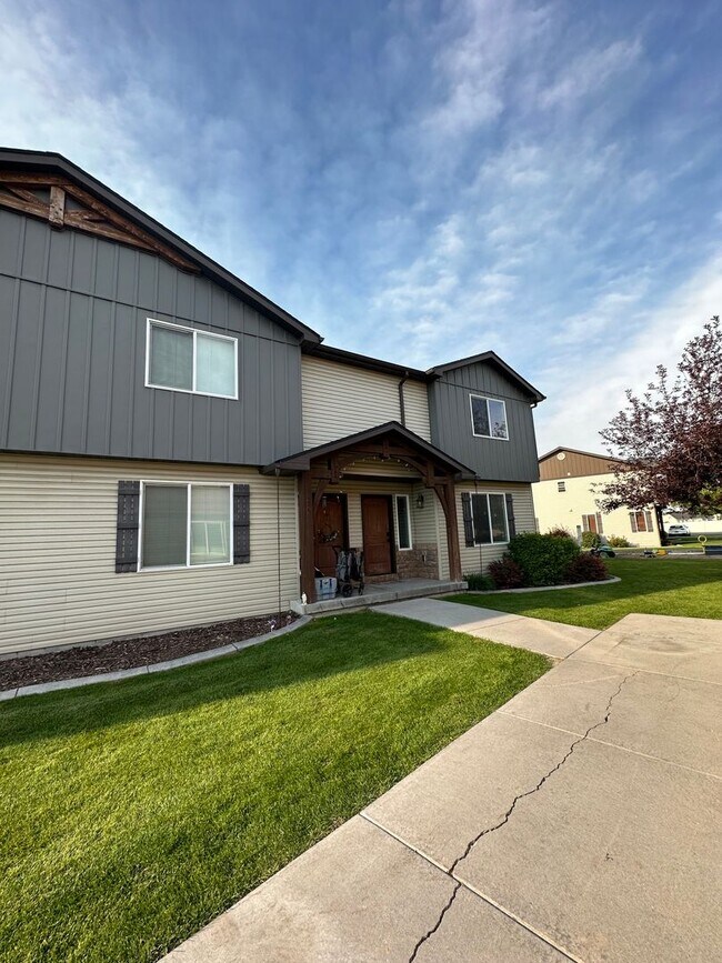 LEASE TAKEOVER-3 bed 1.5 bath townhouse in... - LEASE TAKEOVER-3 bed 1.5 bath townhouse in...