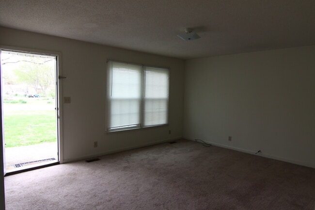 Photo - 4 Bedroom Pet Friendly Home For Rent Near Post!