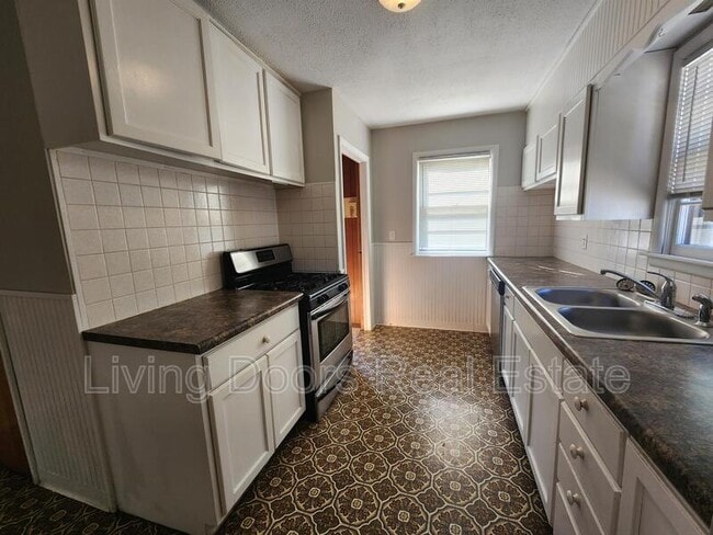 Photo - 3701 Lewis Ave