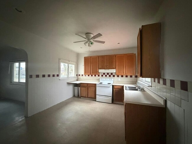 Photo - 418 E Ash St