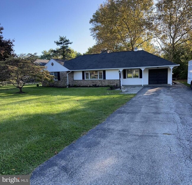 Photo - 106 Township Line Rd House