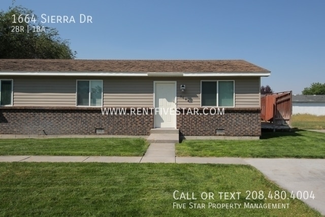 Building Photo - 1664 Sierra Dr