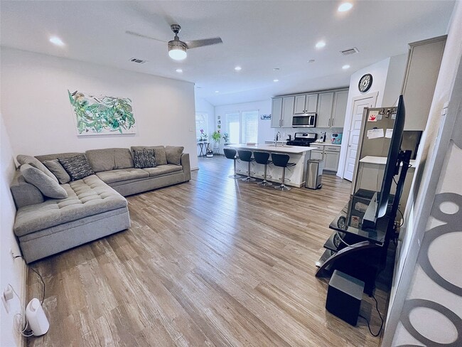 Photo - 6811 Fleetwood Crescent Wy