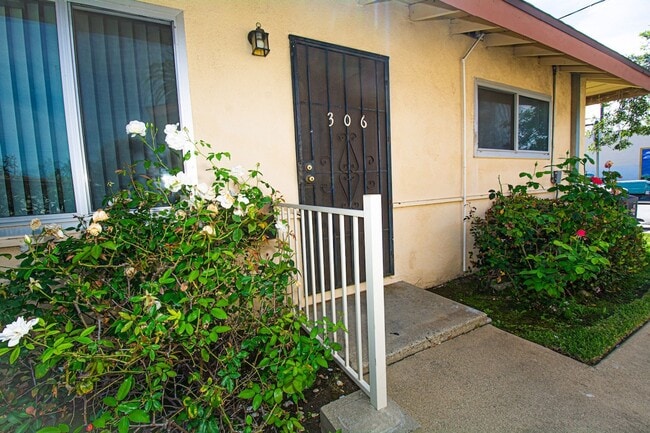 Photo - 306 N Azusa Ave
