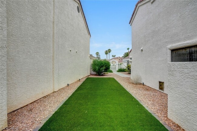5228 Crooked Sky Cir