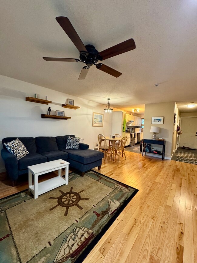 Building Photo - 74 Dunvegan Woods Unit 74 Rental