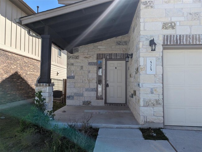 Building Photo - 525 Betty Ann Wy Rental
