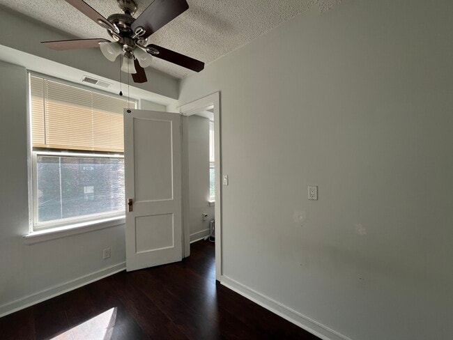 Photo - 3727 N Pine Grove Ave Unit 306