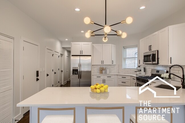 Building Photo - 1452 W Irving Park Rd Unit 3