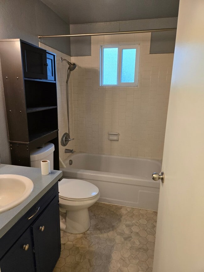 Photo - 806 NE 123rd Ave