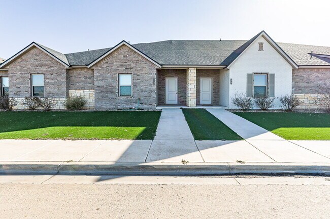 Building Photo - Newer Townhome Located South Of Town Near ...