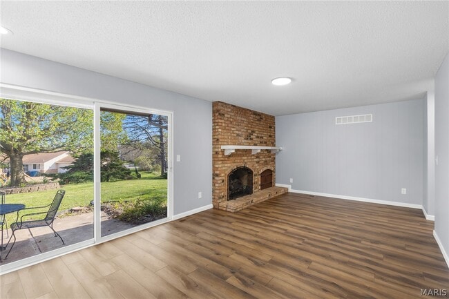 Photo - 606 Rue Montand Dr