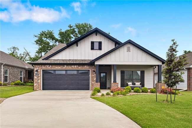 Photo - 2104 SW Huntwick Ave