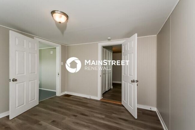 Photo - 4 Bedroom Pet-Friendly Home in CRYSTAL CITY, MO with Main Street Renewal
