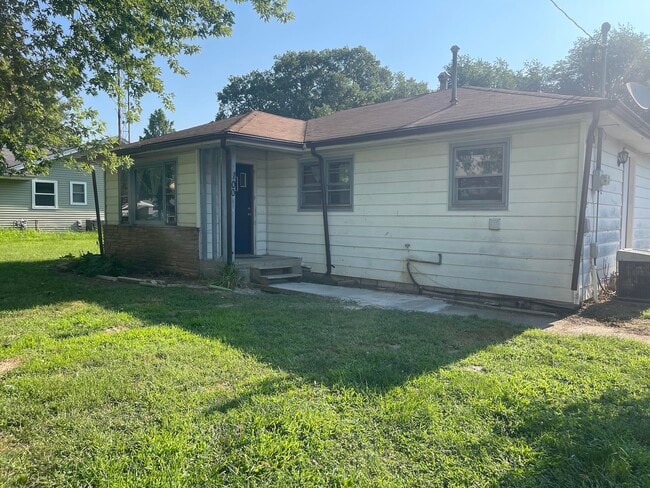 Building Photo - 100 Lane