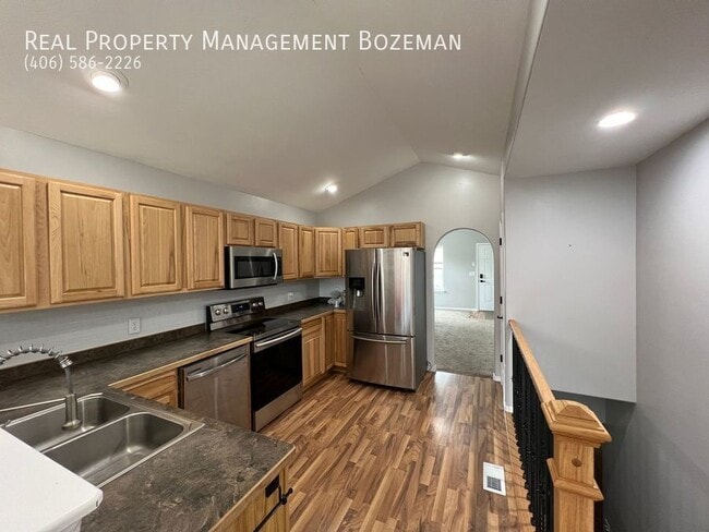 Photo - 452 Woodman Dr
