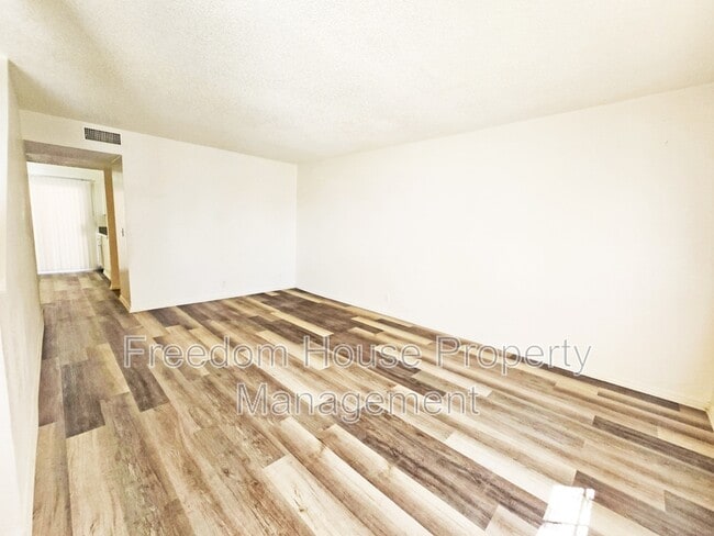 Photo - 2091 Sycamore Ave Unit #1