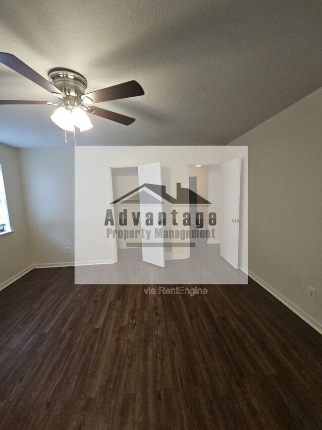 Photo - 1085 Eastview Pkwy NE