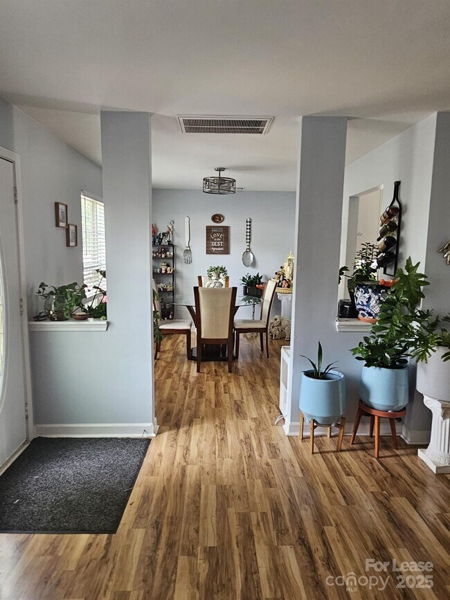 Photo - 409 Goosedown Ct