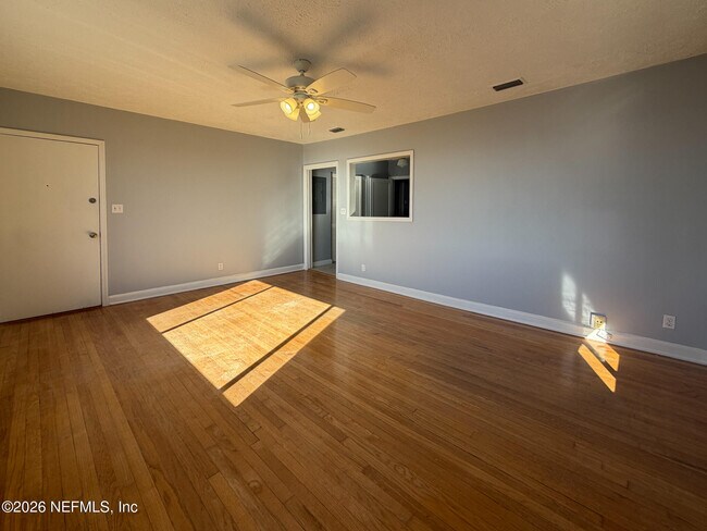 Photo - 1733 River Rd