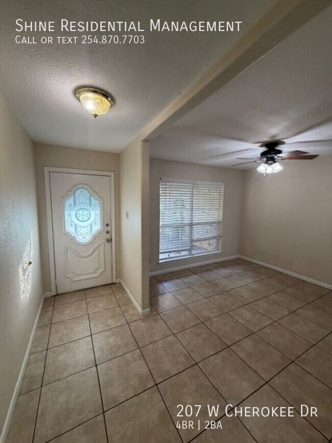 Photo - 207 W Cherokee Dr