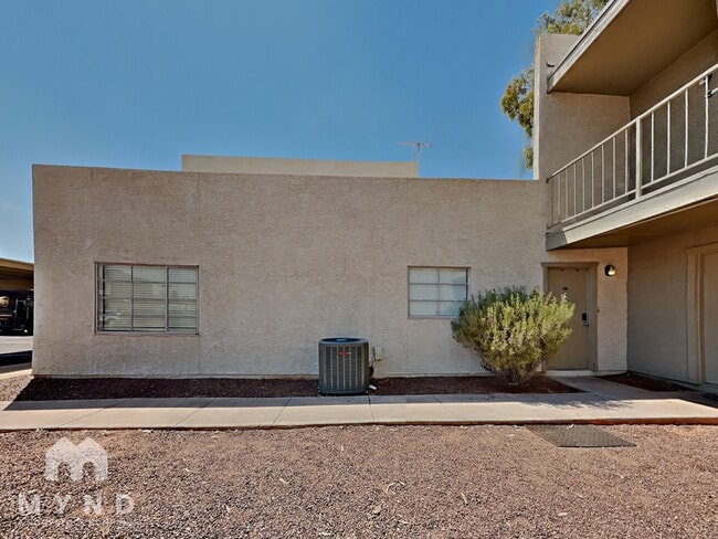 Building Photo - 2828 E Tierra Buena Ln Rental