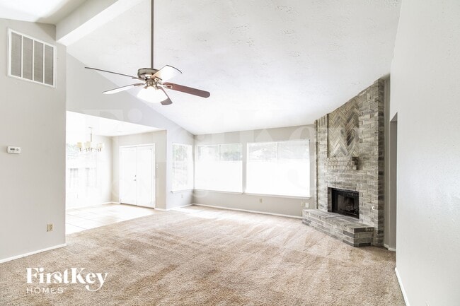Photo - 1023 Huntington Dr